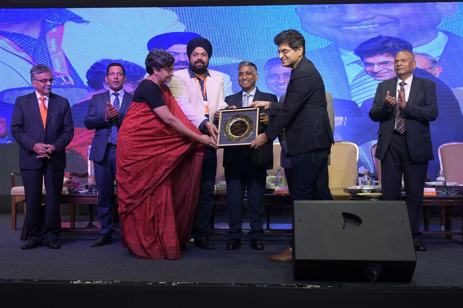 Education Excellency Award - College Dunia